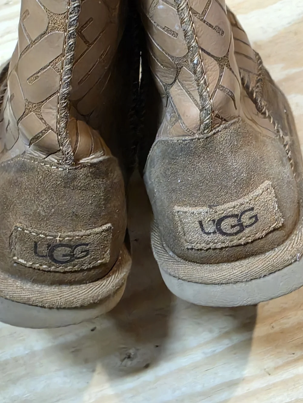 UGG Chestnut Suede Shearling-Lined Short Boots Kids 3Y Satisfactory